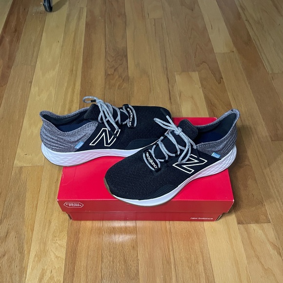 New Balance Fresh Foam Roav Athletic Shoes Black and Grey Womens size 9.5 
New - Picture 7 of 13